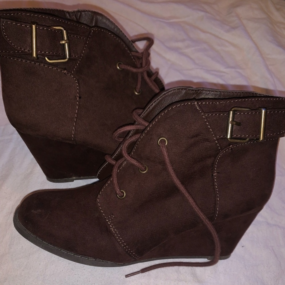 SO Khols Brown Wedges